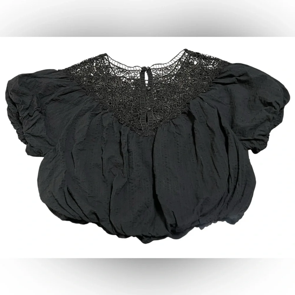 Abercrombie & Fitch NWOT black puff sleeve cropped lace collar blouse